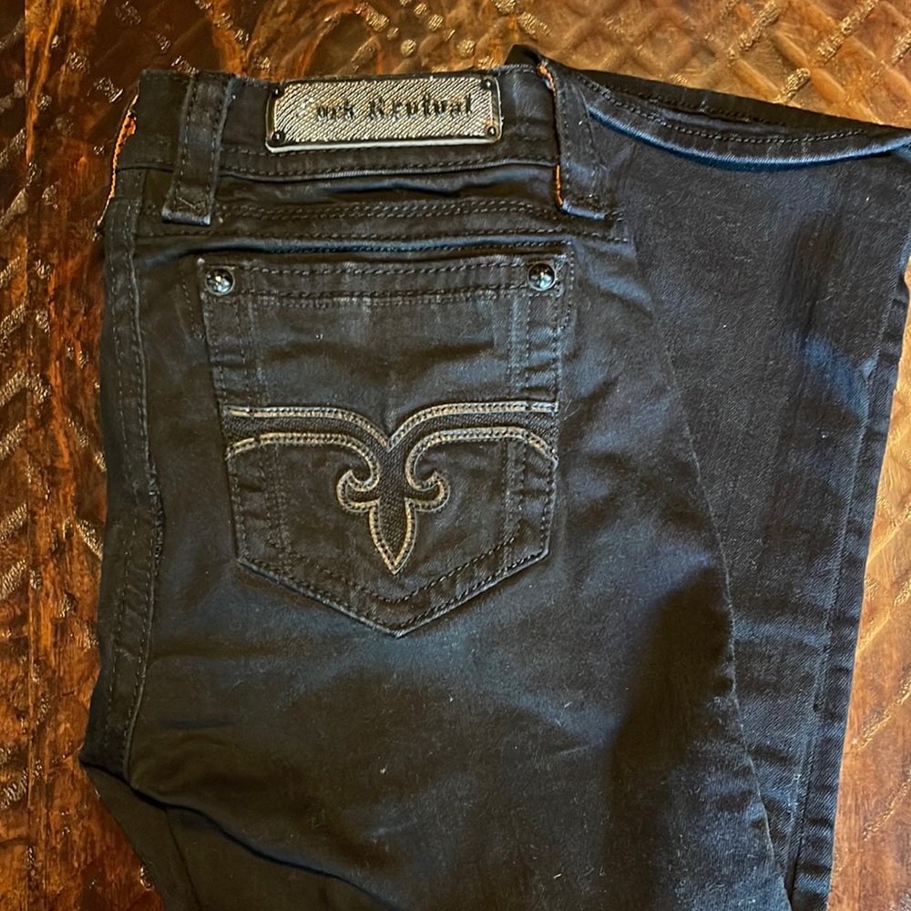 Rock Revival - Black Capri Size 29